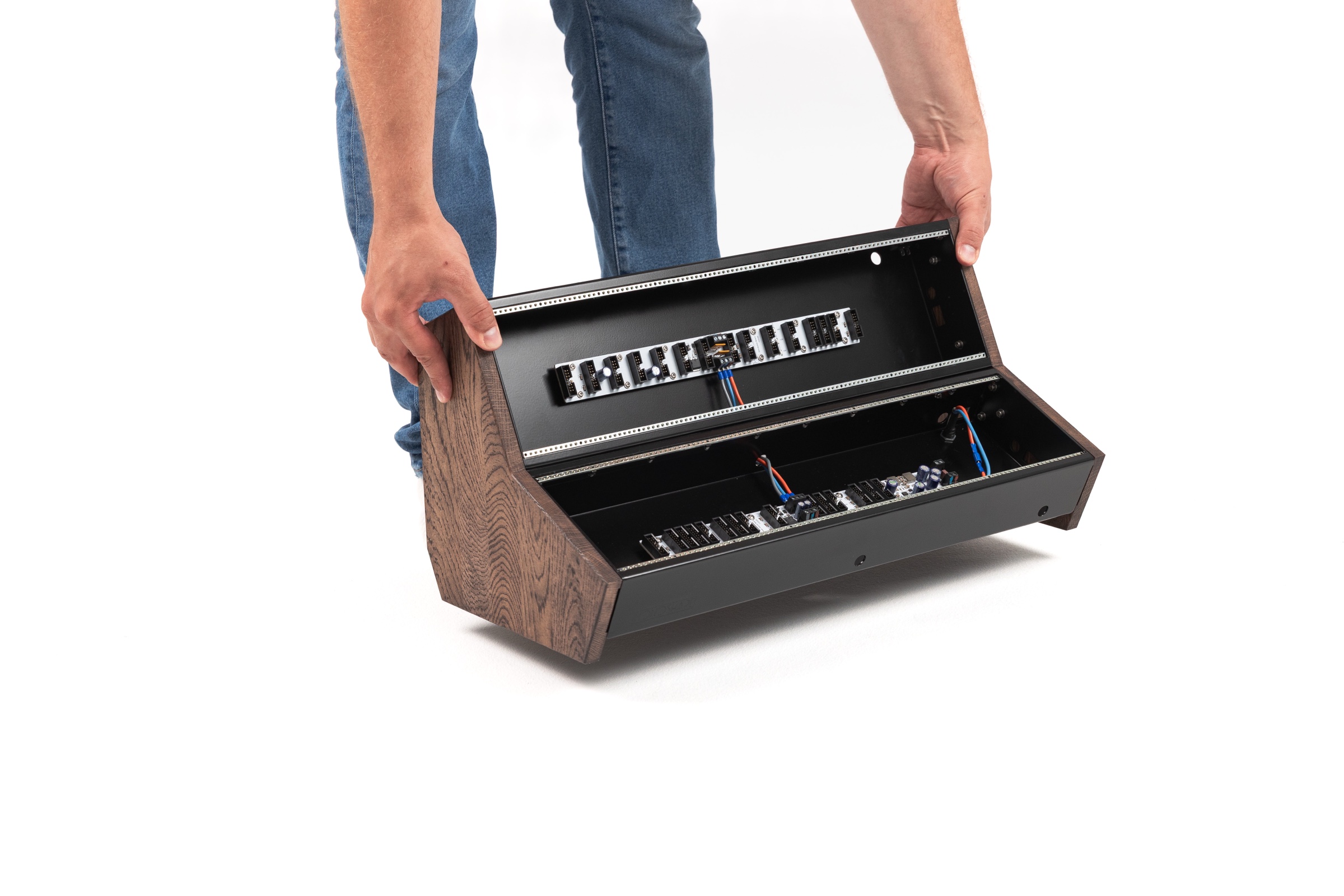 Assembly of a MONOSHAPE Eurorack case